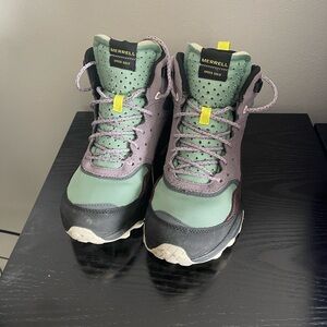 9.5 women’s Merrell Speed Solo Hiking Boots in Mint Green, Lavender & Black